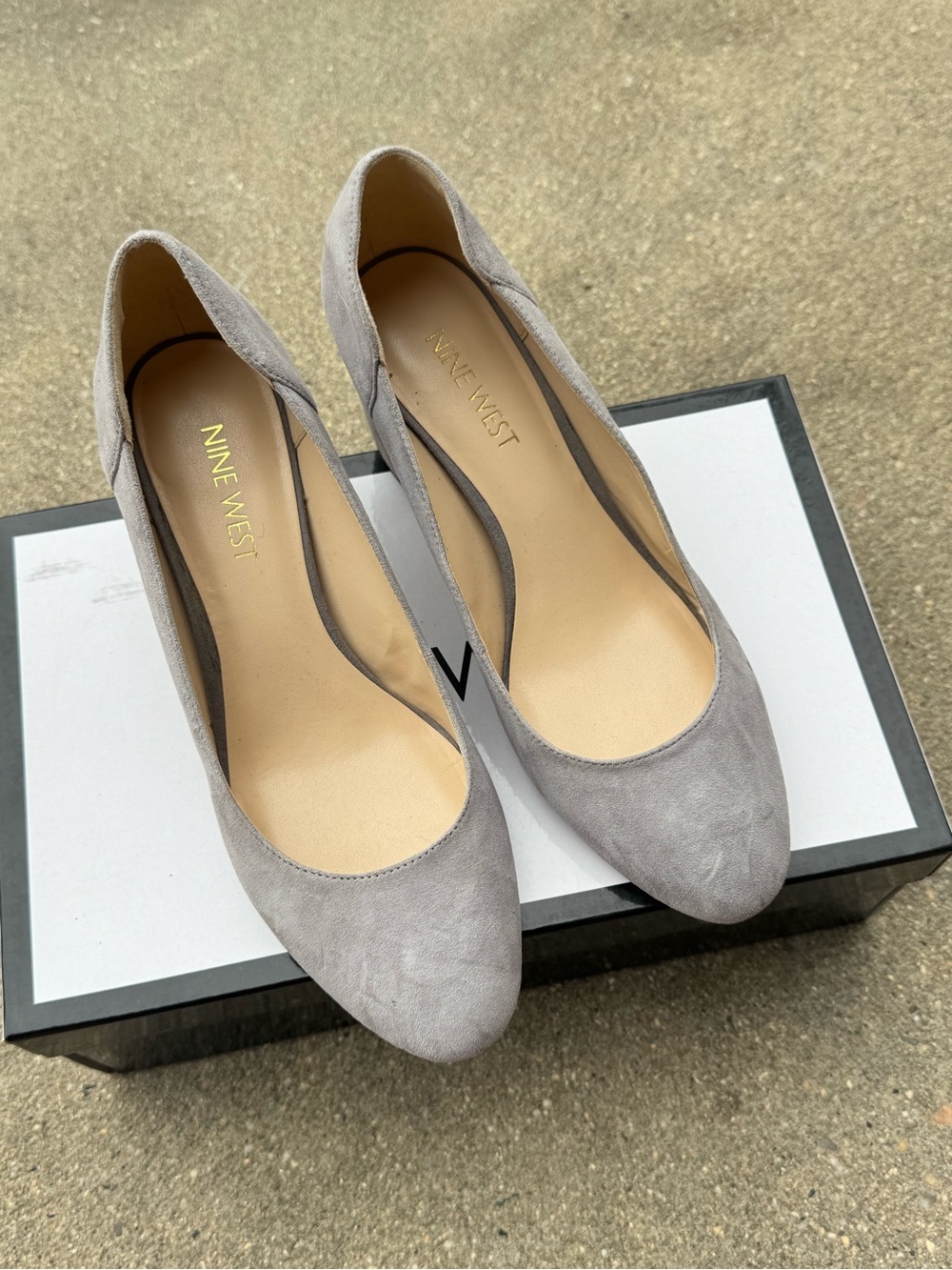 Nine West Women’s Gray Suede Ballet Flats Size 6.5 EUC